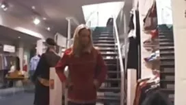 المرأة في نزهة مع عد ...