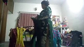 الناس يأكلون فم جميل ...