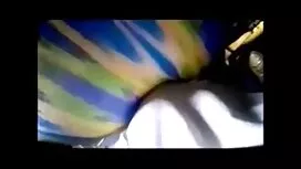 امرأة ترتدي الزي الع ...