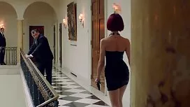 في الحمام ، وتناول س ...