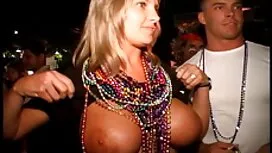 اللسان من وجه سكس اخ ...