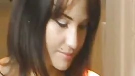 اثنين من الفتيات الب ...