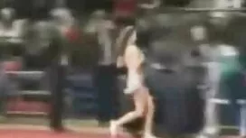 الفتاة في وضع صعب بم ...